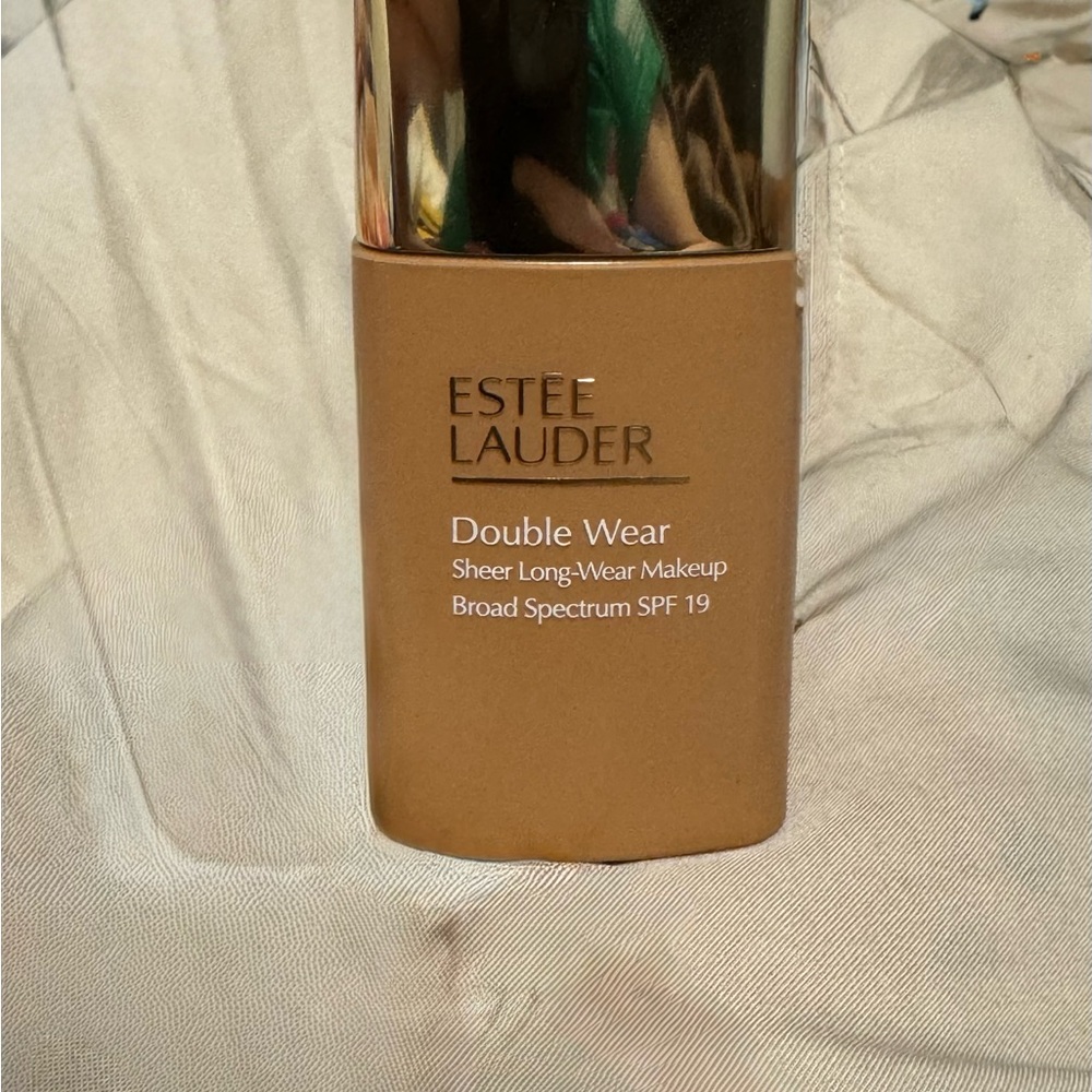 Estee Lauder Dbl Wear Sheer Long-Wear Broad Spectrum SPF 19 shade 5w1 bronze NIB
